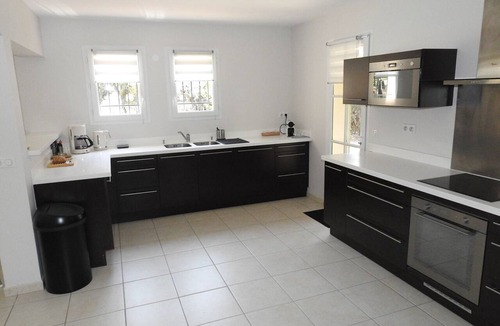 Pont Royal House | Holiday Home 'Villa Avec Piscine Sur Le Golf' with Private Pool, Wi-Fi and Air Conditioning