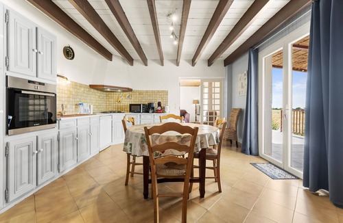 Saint-Gilles House | Holiday Home with Private Terrace, Wi-Fi, and Air Conditioning