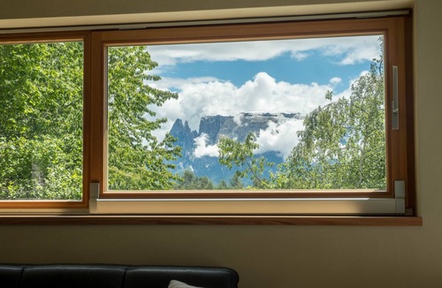 Renon House | Holiday House "Haus Lichtenstern" with Wi-Fi, Balcony and Mountain View