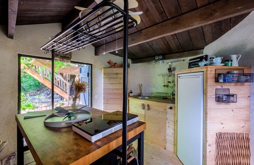 Saint-Paul-de-Vence Ski Chalet | Holiday treehouse "Bagheera" with Shared Pool, Private Terrace & Wi-Fi