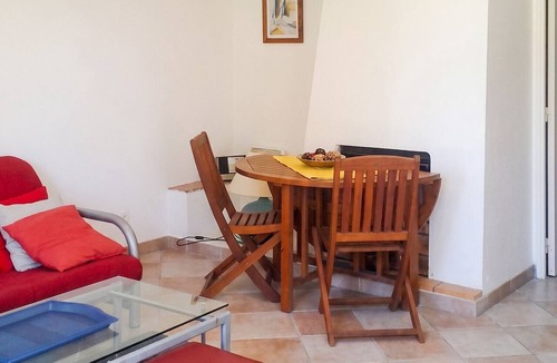 Saint-Cyr-sur-Mer Apartment | Homerez - Apartment in Saint-Cyr-sur-Mer