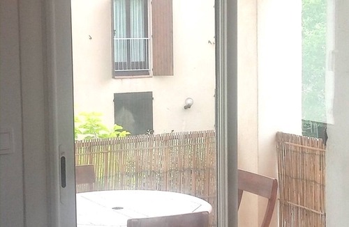 Saint-Cyr-sur-Mer Apartment | Homerez - Apartment in Saint-Cyr-sur-Mer.