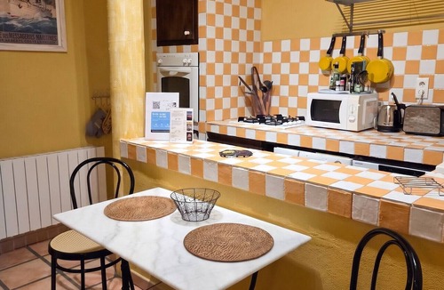 Albaron Apartment | Homerez - Apartment Arles