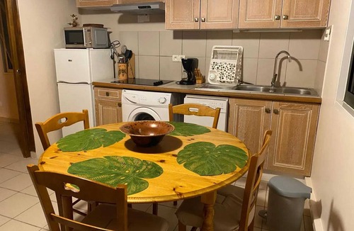 Aigues-Mortes Apartment | Homerez - Apartment Aigues-Mortes