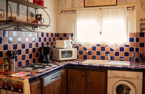 Albaron Apartment | Homerez - Apartment in Arles