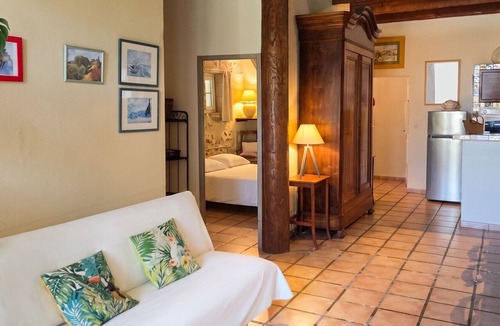 Albaron Apartment | Homerez - Apartment in Arles