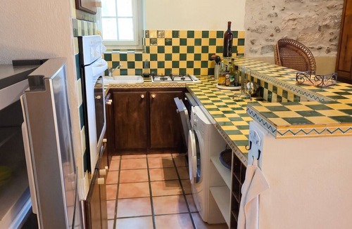 Albaron Apartment | Homerez - Apartment in Arles
