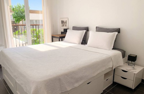 Saint-Victor Apartment | Homerez - Apartment in Marseille, garden view