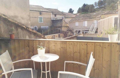 Vedene Apartment | Homerez - Apartment in Vedène