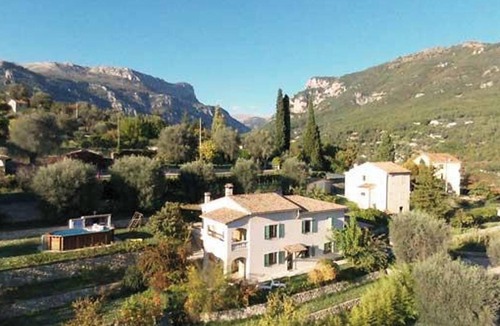Le Bar-sur-Loup Apartment | Homerez - Apt Le Bar-sur-Loup