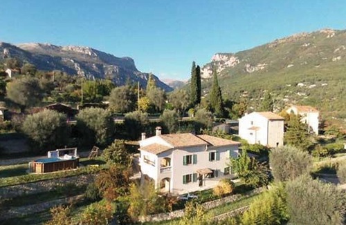 Le Bar-sur-Loup Apartment | Homerez - Apt Le Bar-sur-Loup