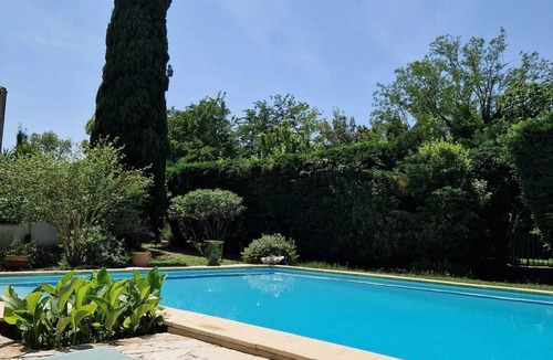 Albaron Apartment | Homerez - Bright Apartment in Arles with Shared Pool