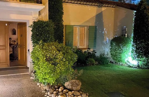 Pont Royal Villa | Homerez - Charming Villa in Mallemort with Pool