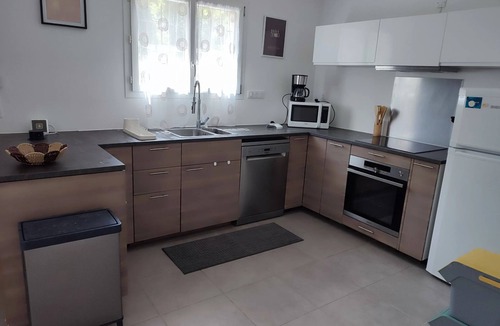 Apt House | Homerez - House in Apt