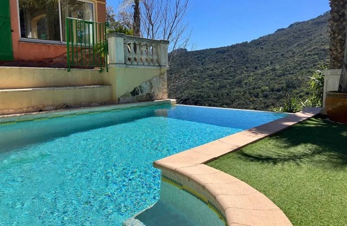 St. Jean de l’Esterel Villa | Homerez - House in Fréjus, pool!