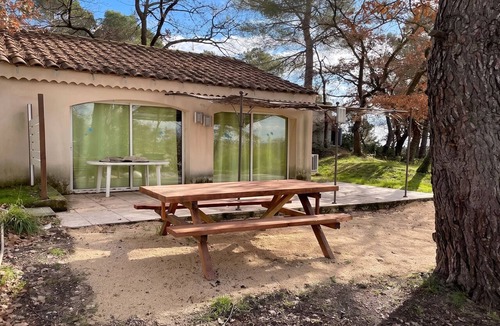 Velleron House | Homerez - House in Velleron with garden & pool
