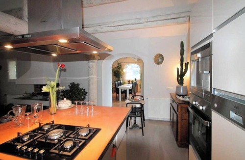 Cucuron House | Homerez - House with pool in Cucuron