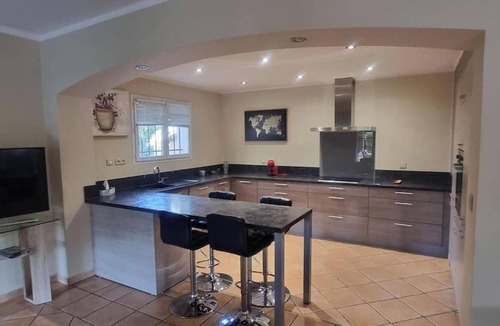 Salon-de-Provence Villa | Homerez - Villa Salon-de-Provence
