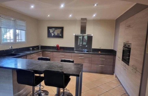 Salon-de-Provence Villa | Homerez - Villa Salon-de-Provence