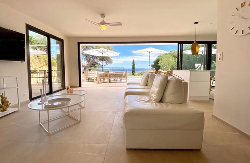 Bormes-Les-Mimosas Villa | Homerez - Villa in Bormes-les-Mimosas