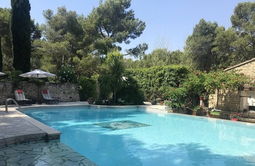Orgon Villa | Homerez - Villa for 12 pers. with pool, garden, terrace and balcony in Orgon