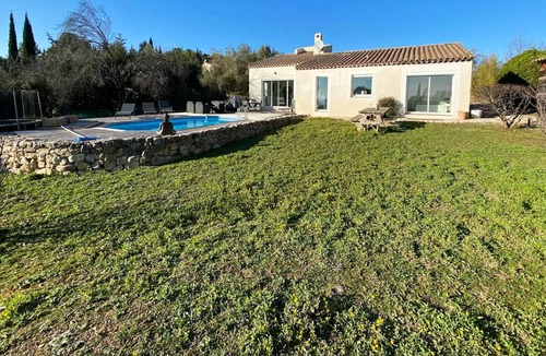 Tourrettes Villa | Homerez - Villa for 5 ppl. with swimming-pool, garden and terrace at Tourrettes