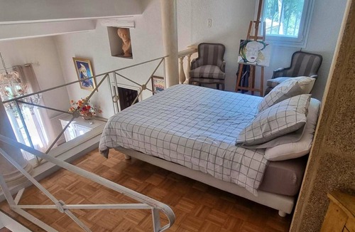 Salon-de-Provence Villa | Homerez - Villa for 10 ppl. with swimming-pool and garden at Salon-de-Provence