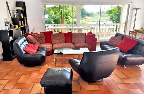 Aimargues Villa | Homerez - Villa in Aimargues