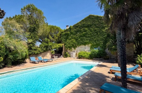 Albaron Villa | Homerez - Villa in Arles