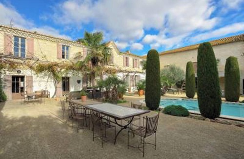 Saint-Gilles Villa | Homerez - Villa in Saint-Gilles with Pool