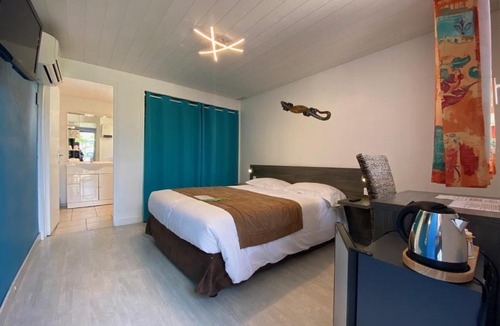 Aigues-Mortes Hotel | Hotel Des 4 Vents "Esprit Camargue" Parking Privé Gratuit