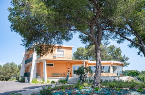 Montagnac Hotel | Hotel Les Rocailles