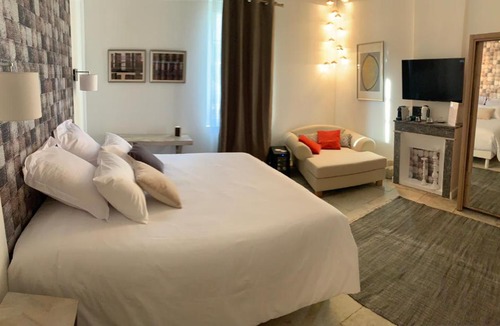Gallargues-le-Montueux Hotel | Hotel Restaurant O'Banel