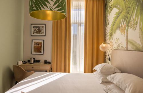 California - Pezou Hotel | Hotel Verlaine