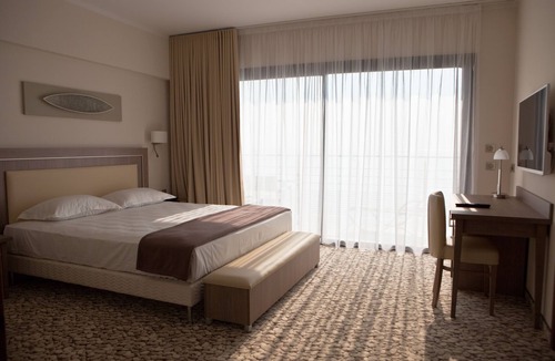 Villeneuve Loubet Beach Hotel | Hotel Villa Azur