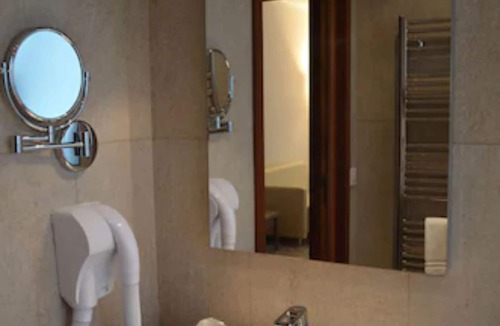 Villeneuve Loubet Beach Hotel | Hotel Villa Azur