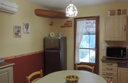 Cavaillon House | House 2 bedrooms, near GORDES ROUSSILLON, SWIMMING POOL, free parking