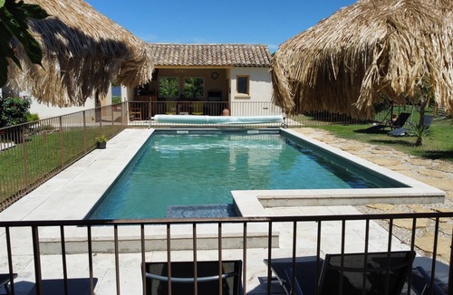 Cavaillon House | House 2 bedrooms, near GORDES ROUSSILLON, SWIMMING POOL, free parking