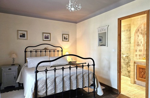 Eygalieres House | House 5 bdrs, air-con, 15x7m heated pool, gym, large grounds, olive grove, view