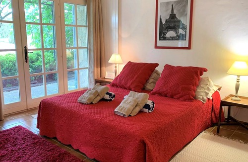 Eygalieres House | House 5 bdrs, air-con, 15x7m heated pool, gym, large grounds, olive grove, view