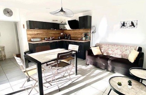 Saintes-Maries-de-la-Mer Apartment | House, garden, terrace, private parking, air conditioning