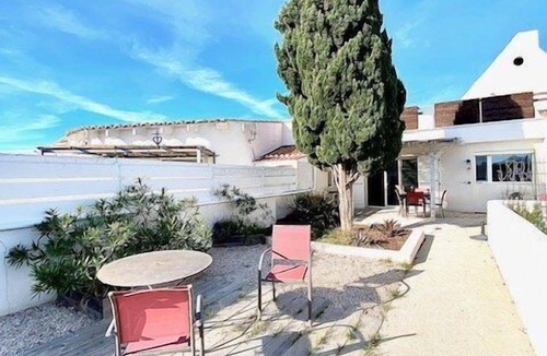 Saintes-Maries-de-la-Mer Apartment | House, garden, terrace, private parking, air conditioning