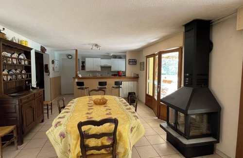 Simiane-Collongue Villa | House in Provence with swimming pool, olive grove and hill
