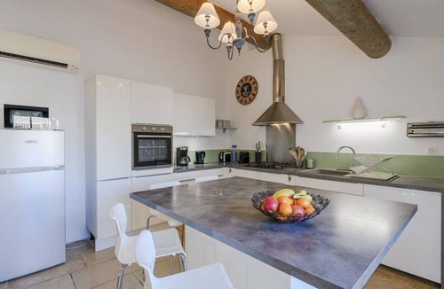 Maussane House | House-Terrace-Ensuite with Bath-City