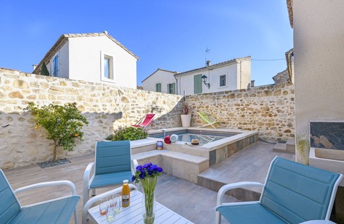 Maussane House | House-Terrace-Ensuite with Bath-City