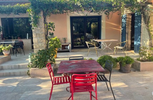 Saint-Quentin-la-Poterie Villa | House with shady garden and pool 5mns from UZES