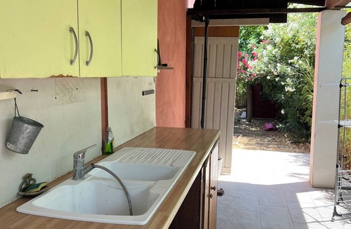 Montbazin House | House with a pool, near beaches, Montpellier, Sète, and vineyards.