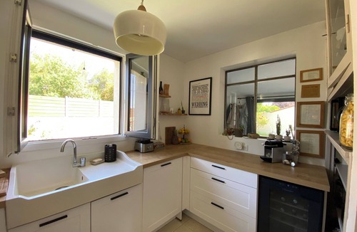 Montbazin House | House with swimming pool and large garden near the sea