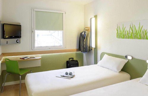 Istres Hotel | ibis budget Istres Trigance
