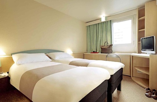 Istres Hotel | ibis Istres Trigance